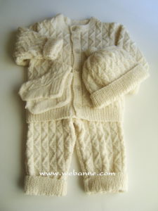 Kız ve Erkek Bebekler İçin Örgü Takım 1 krem erkek takim 1