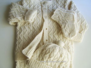 Kız ve Erkek Bebekler İçin Örgü Takım 3 krem erkek takim 3