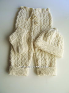 Kız ve Erkek Bebekler İçin Örgü Takım 4 krem erkek takim 4