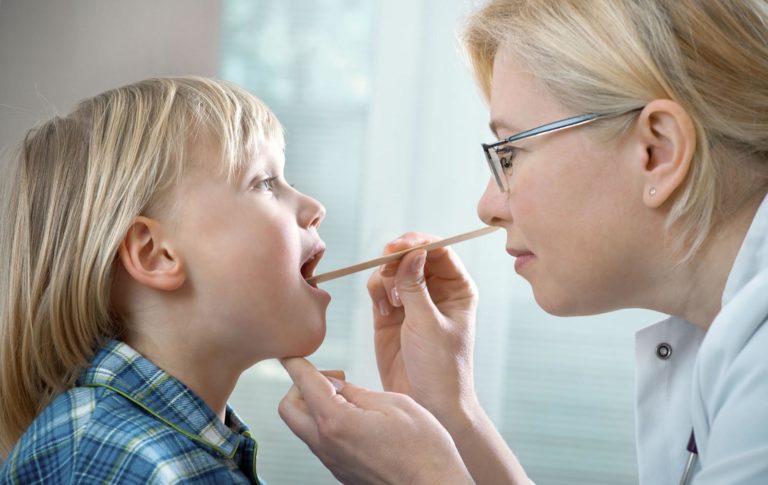 Bademcik iltihabına benziyor ama değil!