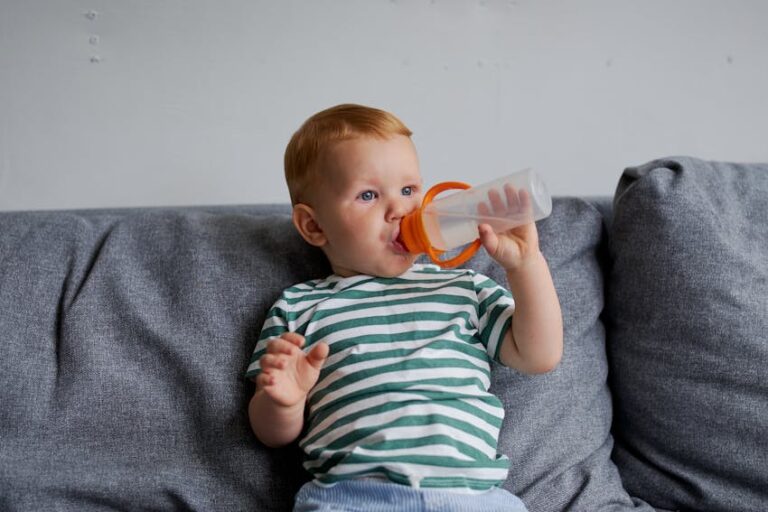 Bebeklerde Biberondan Bardağa Geçiş Nasıl Olmalı?