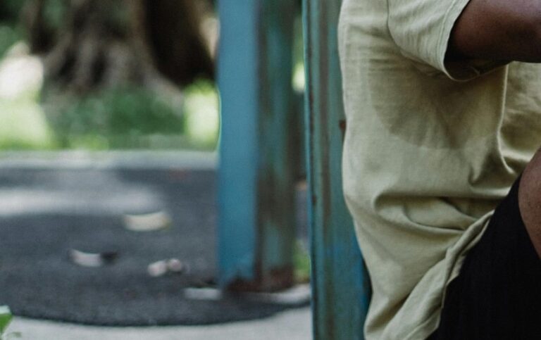 Kıyafetlerdeki ter lekeleri nasıl çıkarılır?