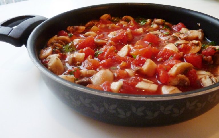 Mantarlı Domates Sosu Tarifi