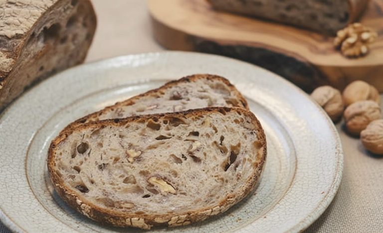 Cevizli Tava Ekmeği Tarifi