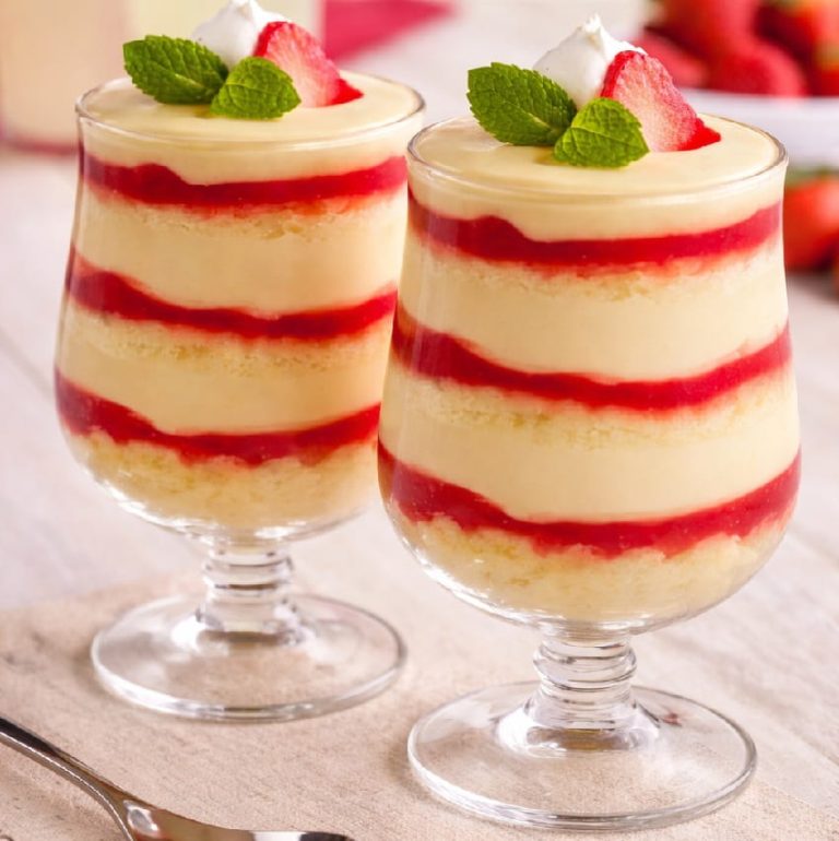 Çilekli Vanilyalı Parfe Tarifi