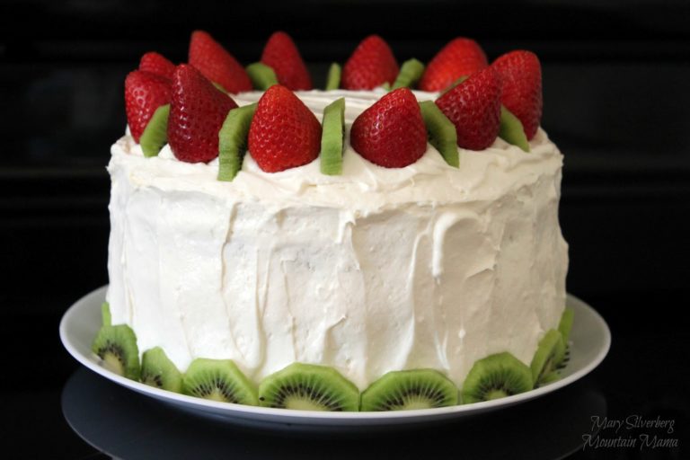 Çilekli Kivili Pasta Tarifi