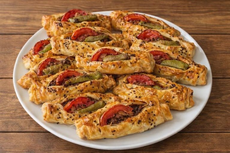 Karnıyarık Böreği