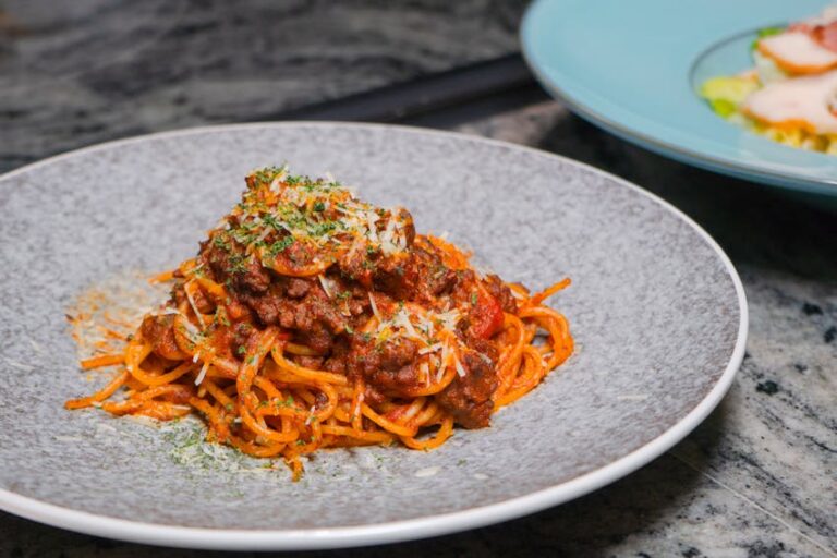 Kıymalı ve Sebzeli Makarna