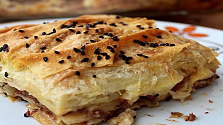 Kıymalı Tepsi Böreği