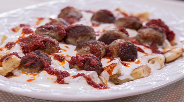 Yoğurtlu Ev Kebabı