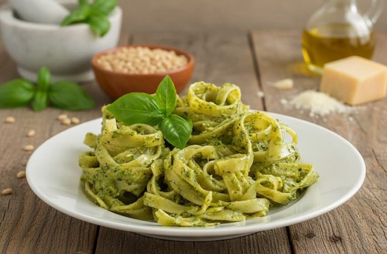 Yeşil Soslu Pesto Makarna Tarifi