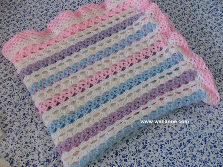 Tığ Örgüsü Bebek Battaniyesi