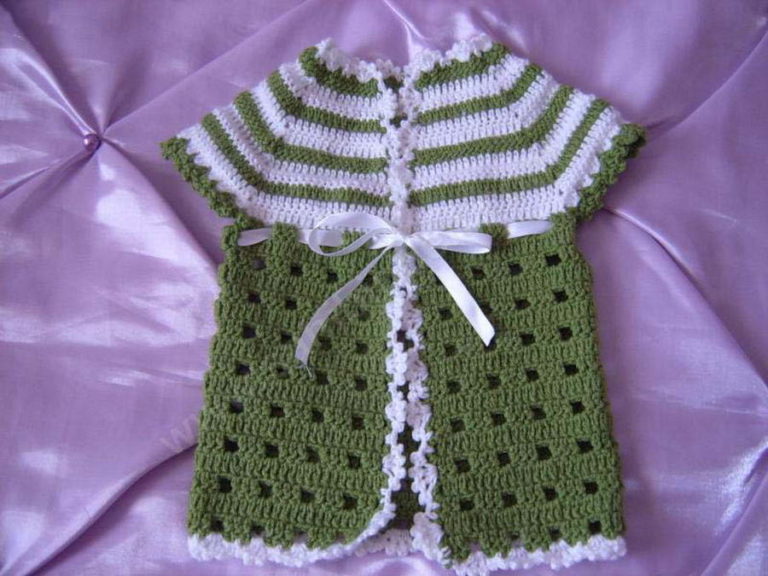 Tığ Örgüsü Bebek Yeleği