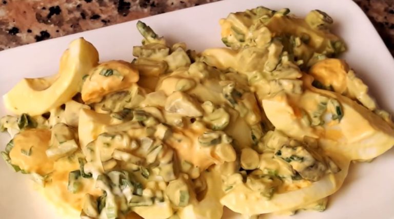 Yoğurtlu Yumurta Salatası
