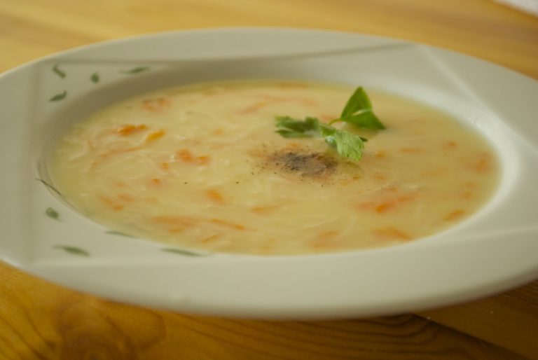 Havuçlu Yoğurt Çorbası