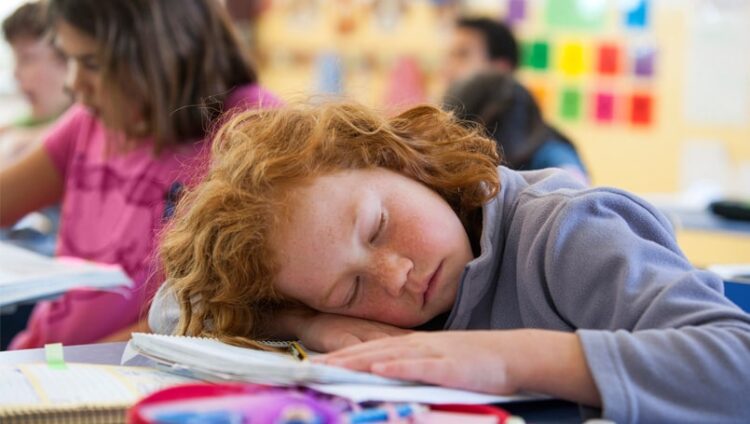 Uykusuz çocuk başarısız oluyor
