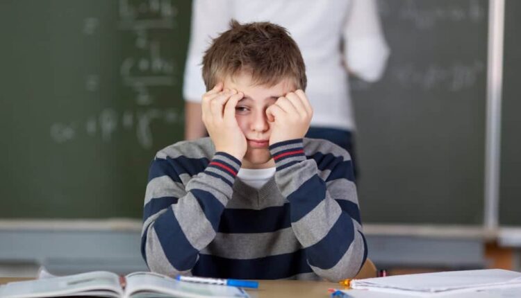 Okula Gitmek İstemeyen Çocuğa Nasıl Davranılmalı 2 Okulu umursamayan bir genci nasıl motive edersiniz?