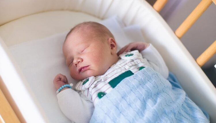 Yenidoğan Bebeklerde Uyku Pozisyonları 2 bebek uyku 1