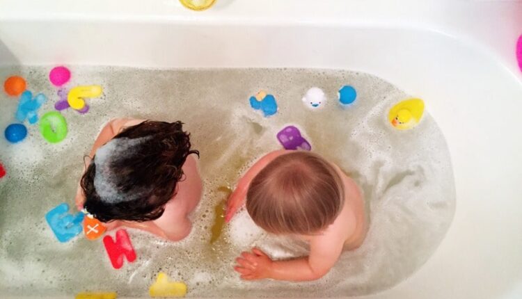 Banyo Yapmak Çocuklara Nasıl Sevdirilir? 3 Bebekler neden banyo yapmak istemez?