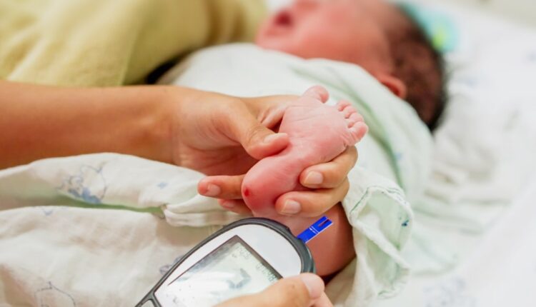 Doğum Sonrası Bebeğinizin İlk Saatleri 2 Yenidoğanın ilk değerlendirmesi nedir?