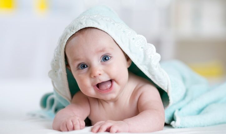 Bir Yaşına Kadar Ay Ay Bebeğim Neler Yapabilir? 2 bebek