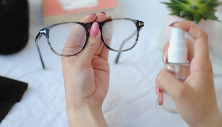 Gözlük Doğru Şekilde Nasıl Temizlenir? 1 Gözlük Doğru Şekilde Nasıl Temizlenir?