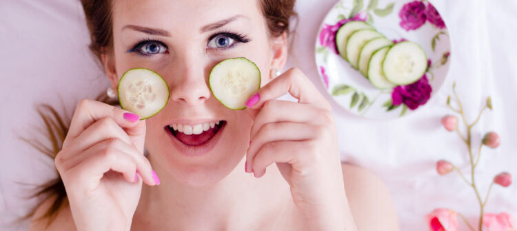 Salatalığın Faydaları Nelerdir? 2 salatalik cilde fayda