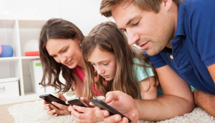 Sosyal Medyanın Ebeveynlik Üzerindeki Etkisi 1 aile sosyal medya