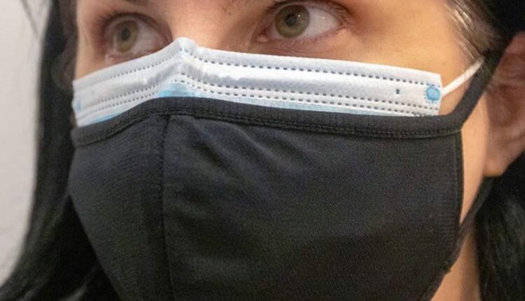 Koronavirüsten Korunmak İçin Çift Maske Takmak 1 Koronavirüsten Korunmak İçin Çift Maske Takmak