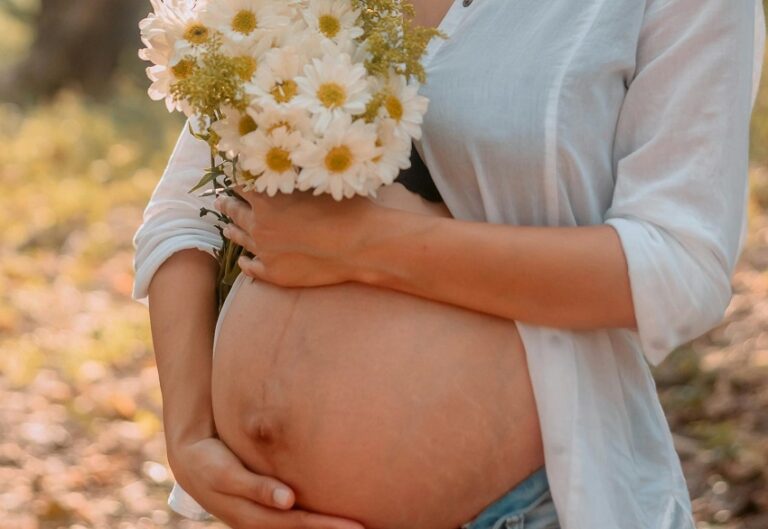 Hamilelik çatlakları nasıl geçer?