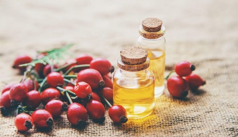 Kuşburnu Yağı ile Çatlakları Azaltın