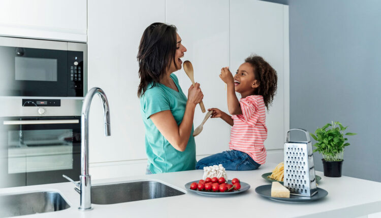 Anne babalar çocuklarına örnek olmalı mı?