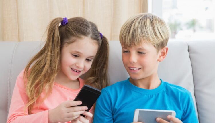 Çocuğunuzun ilk cep telefonunu alması için doğru zaman ne zaman?