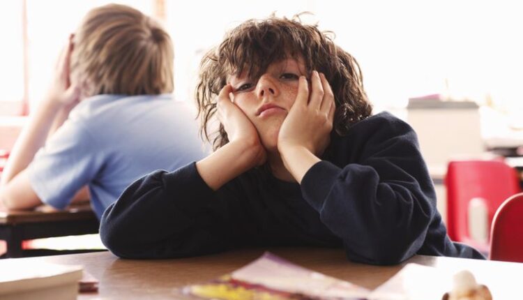 Akıllı Çocuğunuz Kötü Notlar mı Alıyor? Ebeveynler için 5 İpucu 1 Çocuğunuz neden birdenbire kötü notlar alıyor?