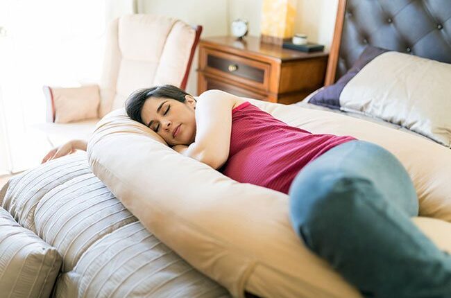 Hamilelikte Sırt Ağrısı Ne Zaman Başlar? 1 Hamilelikte sırt ağrısını geçirmek için ne yapabilirim?