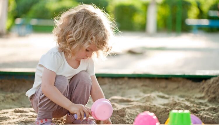 Çocuğunuzun kum ile oynamasının faydaları 1 Kum oyunu fiziksel gelişimi nasıl destekler?