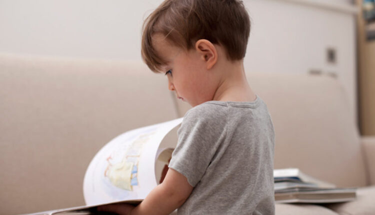 Çocukların Okumaya Hazır Olduğunu Gösteren 5 İpucu 1 Çocuklarda erken okuryazarlık nasıl geliştirilir?