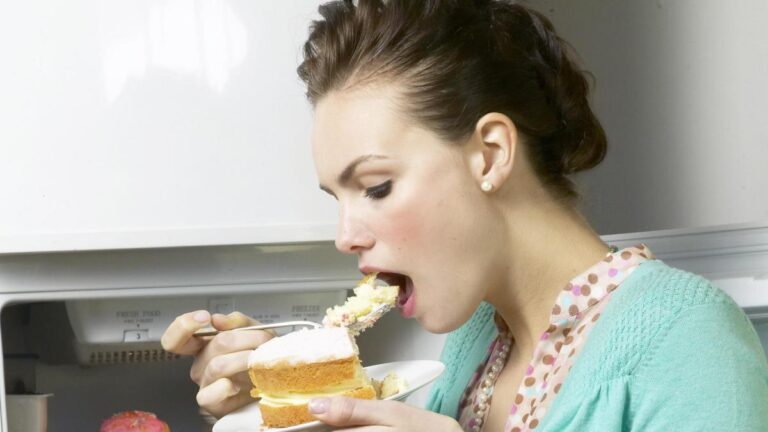 Sürekli Aç Hissetmenizin Nedenleri