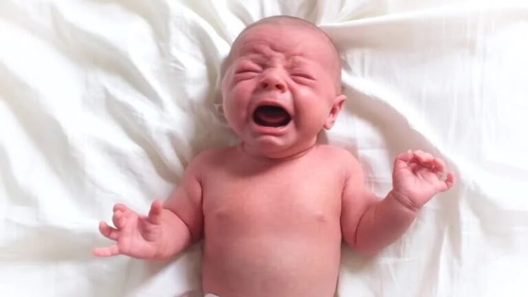 Bebekler Geceleri Neden Ağlar?