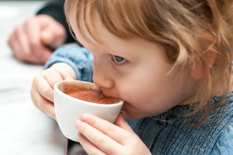 Çocuklar için çay ve kahve neden zararlıdır?