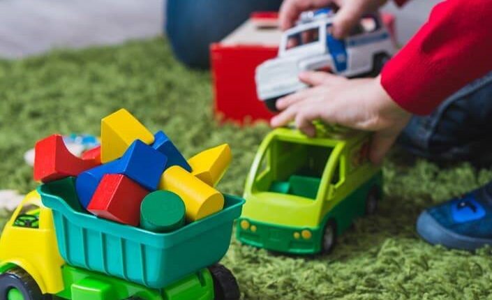 Ahşap Oyuncak mı Plastik Oyuncak mı? 1 Çocuklara ahşap mı, plastik oyuncak mı alınmalı?