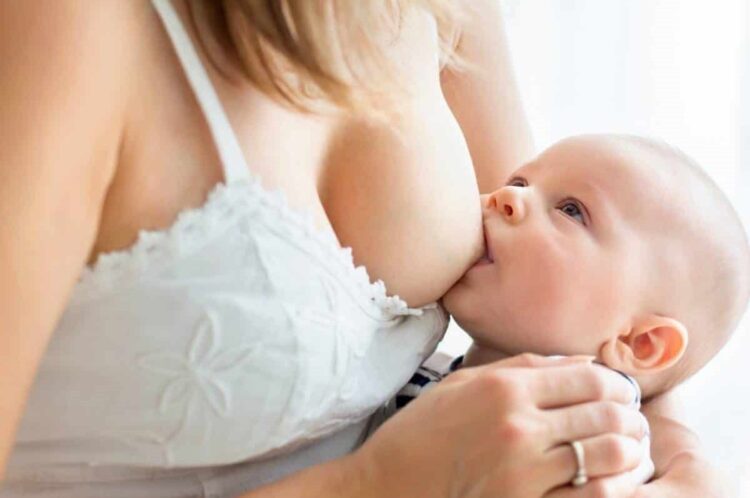 Anne sütü hakkında 9 şaşırtıcı gerçek 1 Bebek hastalanınca anne sütü değişir mi?
