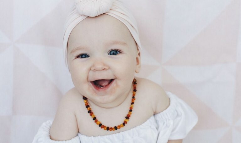 Kehribar Bebek Diş Çıkarma Kolyesi Bebeğiniz İçin Güvenli mi?