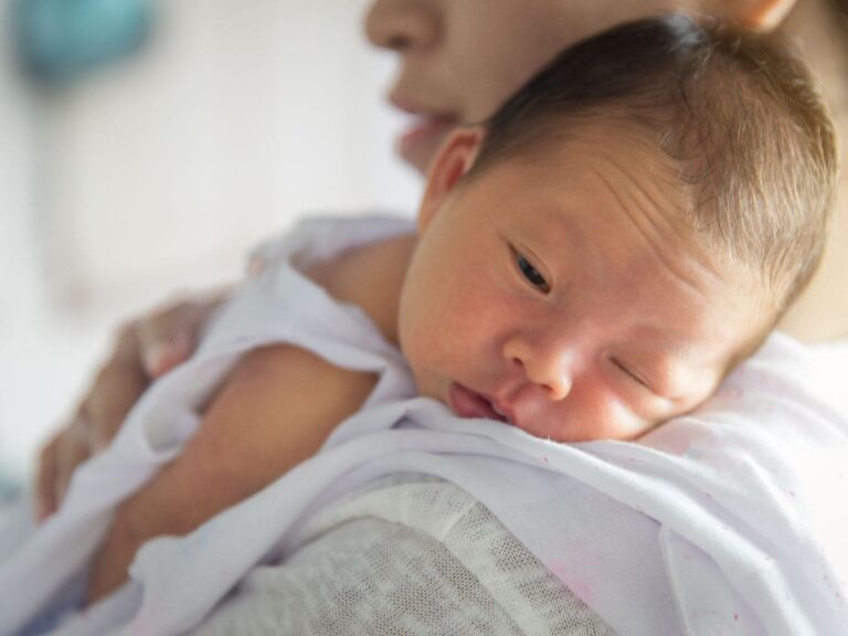 Bebekler Neden Hıçkırır ve Hıçkırık Nasıl Geçer?