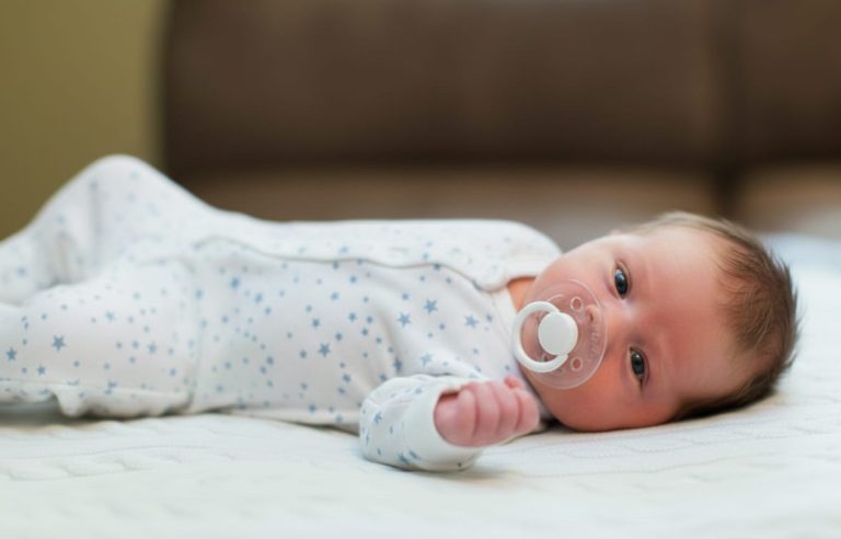 Bebekler Neden Emziği ve Emmeyi Sever?