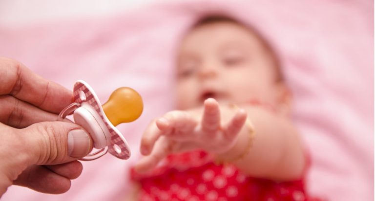 Artıları ve Eksileri: Bebeğime Emzik Vermeli miyim?