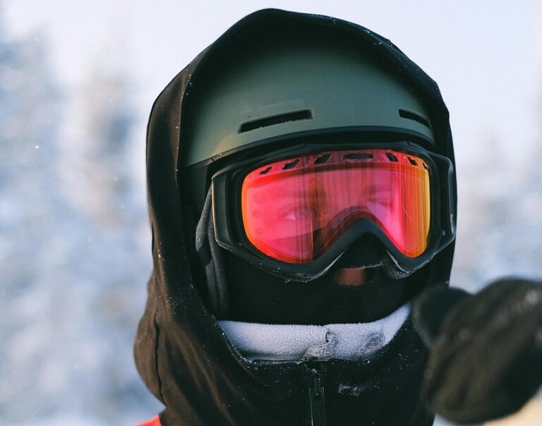 Kayak Tatili İçin İdeal Ekipman Seçimi: Kayak Montu, Kayak Pantolonu ve Kayak Gözlüğü