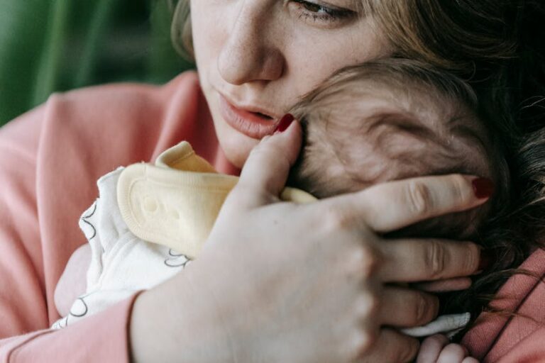 Tükenmiş Anne Sendromu: Nedir ve Nasıl Başa Çıkılır?