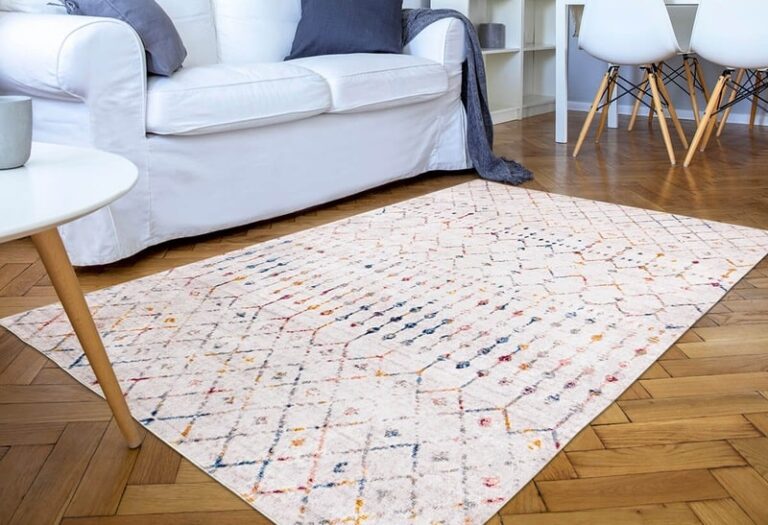 Zamanın ve Stilinin İzleri Zeminde Gizli