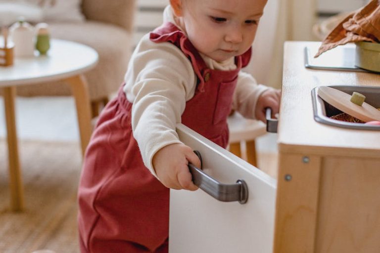 Çocuklar Neden Çekmeceleri Karıştırırlar?